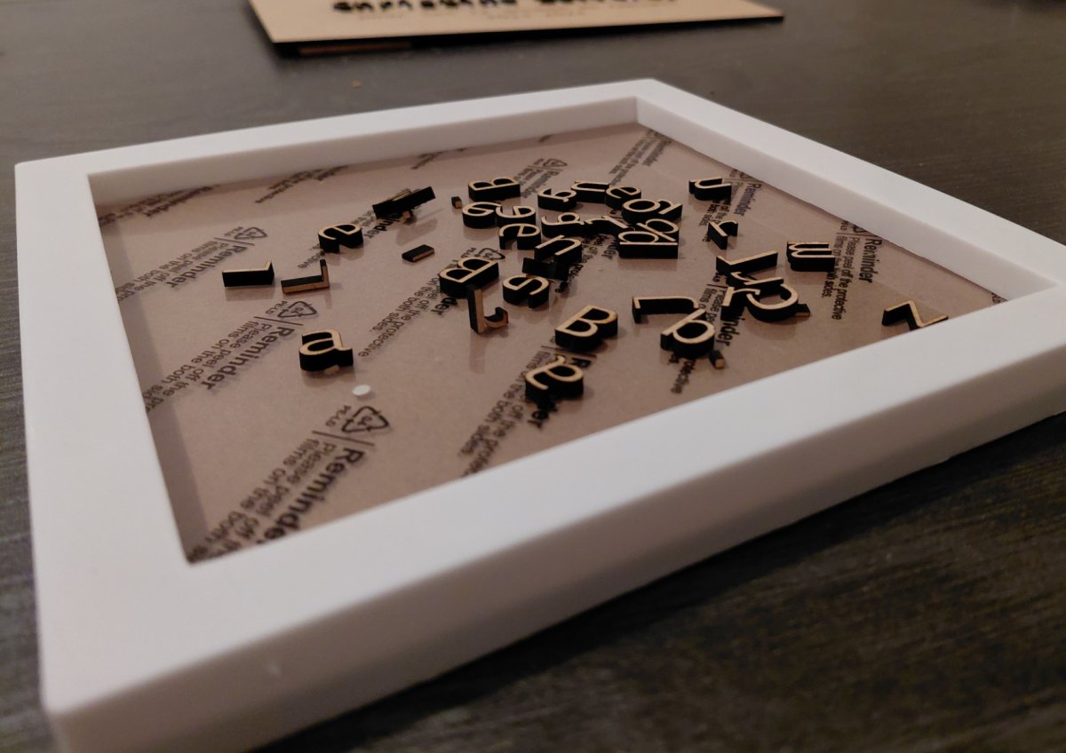 decoupe-lettres-bois-cadre-remerciement-alvana-design Découpe de lettres en bois pour cadre de remerciement personnalisé, création Alvana Design